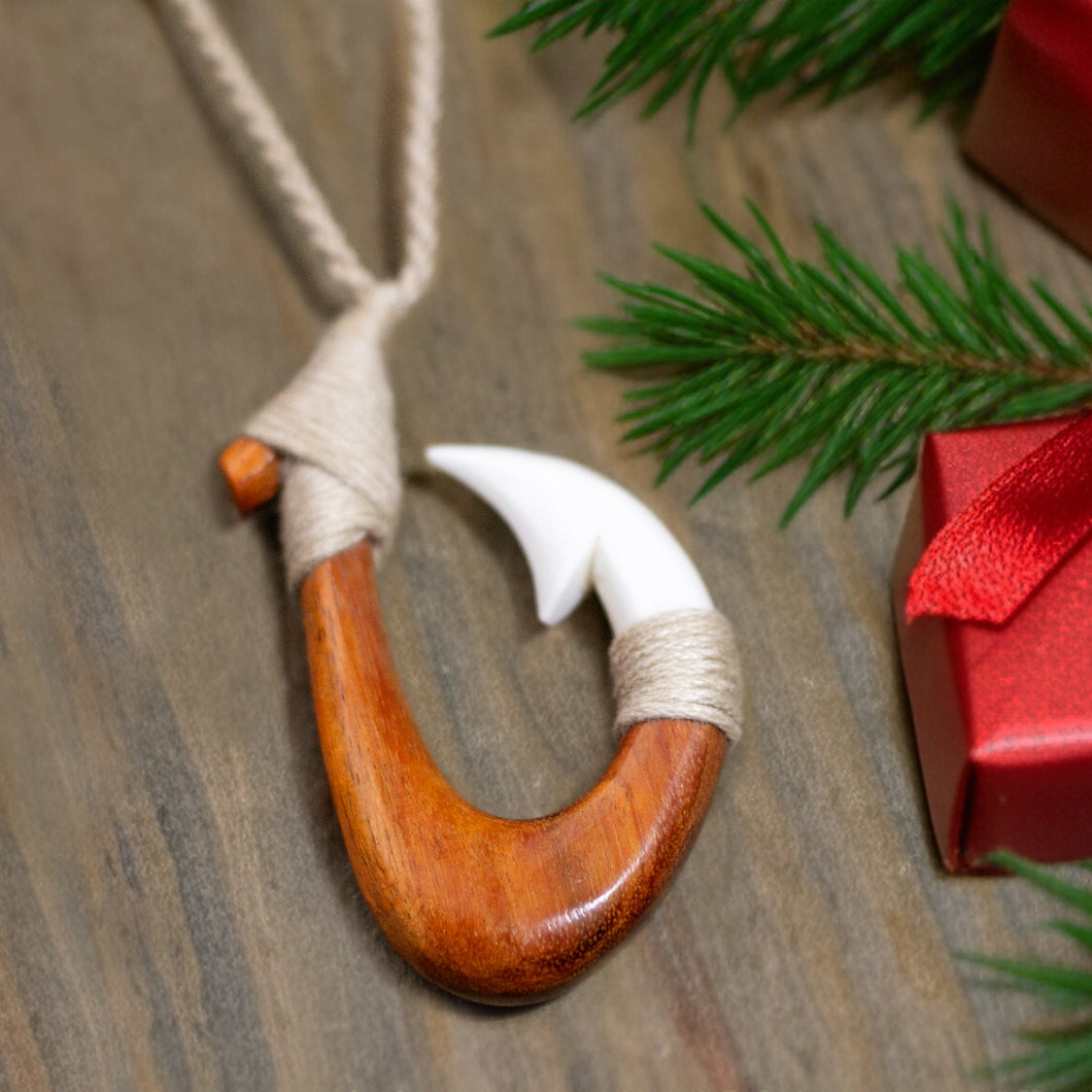 Red Wood Combo Hook
